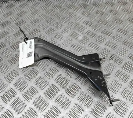Audi Q5 SQ5 Fender mounting bracket 8R0821136