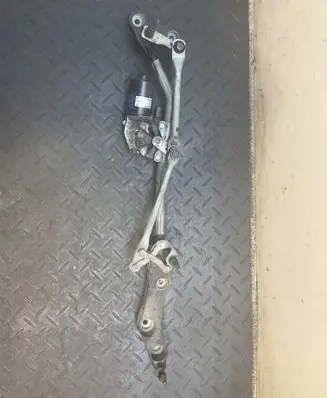 BMW 5 E60 E61 Front wiper linkage and motor 7193995