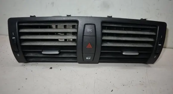 BMW 1 E81 E87 Dash center air vent grill 7059189