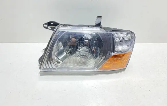 Mitsubishi Pajero Headlight/headlamp 10087419