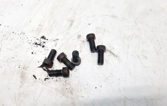 Volkswagen Golf V Nuts/bolts 