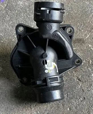 BMW 5 E60 E61 Thermostat/thermostat housing 7785053