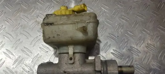Skoda Octavia Mk1 (1U) Master brake cylinder 21027099