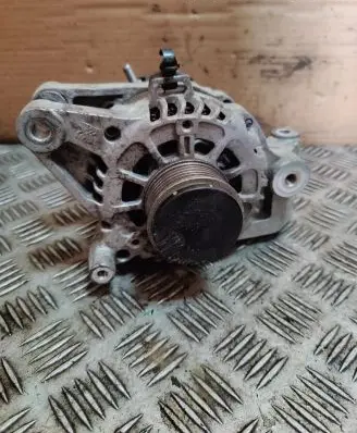 KIA Sportage Generator/alternator 373002U200