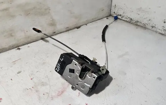 Opel Zafira A Front door lock 24444015
