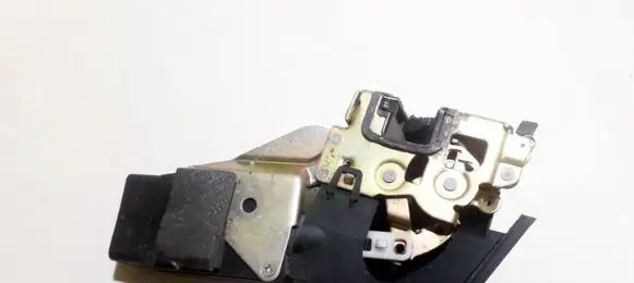Mitsubishi Carisma Rear door lock