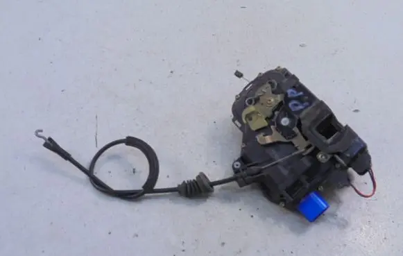 Volkswagen Polo IV 9N3 Front door lock 3B1837016BQ