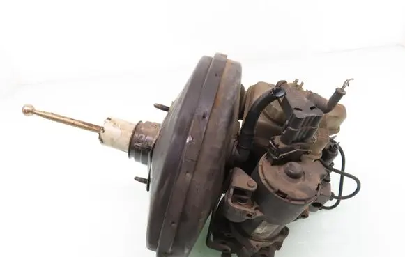 Volkswagen Golf III Brake booster 10044707453 1H1614101B
