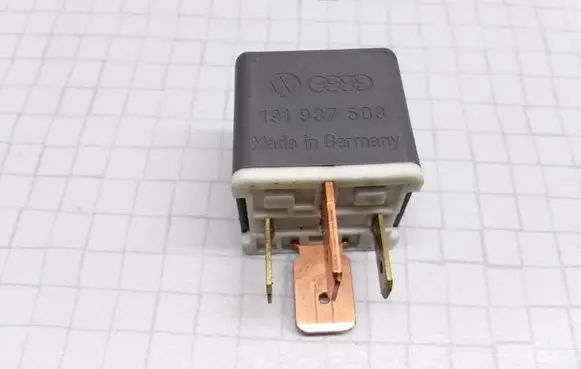Volkswagen Golf III Other relay 191937503