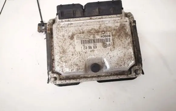 Volkswagen Golf IV Engine control unit/module 038906012j 0281010104