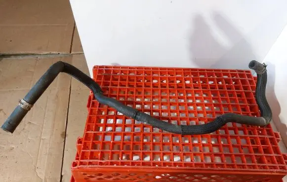 Lexus CT 200H Engine coolant pipe/hose