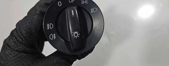 Volkswagen Touran I Light switch 1T0941431N