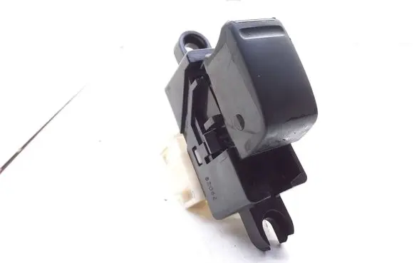 Nissan X-Trail T30 Electric window control switch 6Z052