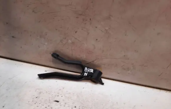 Radiator mount bracket