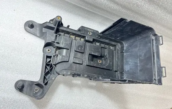 Volkswagen PASSAT B6 Battery box tray 1K0915333B 1K0915336