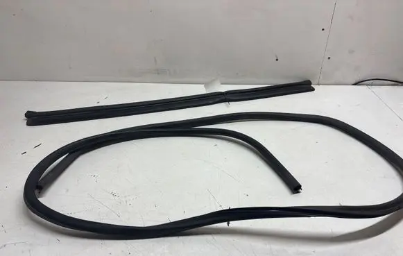 BMW 5 F10 F11 Engine compartment rubber 720652106