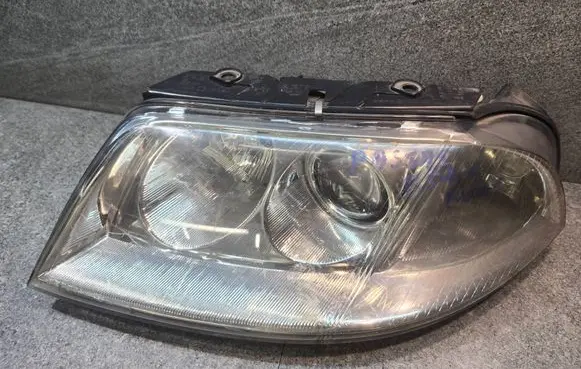 Volkswagen PASSAT B5.5 Headlight/headlamp 4411142L