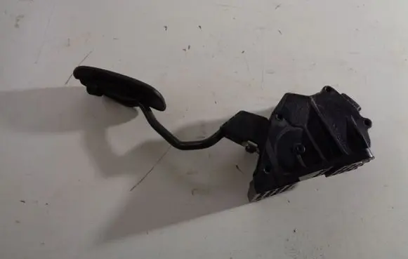 Lexus IS 220D-250-350 Accelerator throttle pedal 7811053010 1988007221 08H24B00111