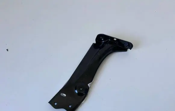 Skoda Octavia Mk3 (5E) Fender mounting bracket 5E0821142A