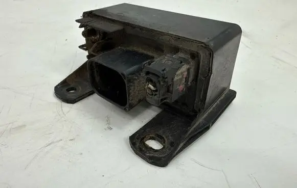 Mercedes-Benz E W211 Glow plug pre-heat relay