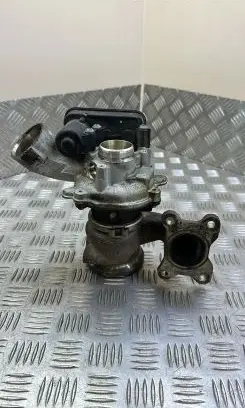 Volkswagen PASSAT B8 Turbo 04E145722K 1068552