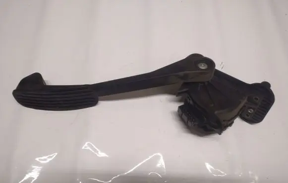 Volvo S60 Accelerator throttle pedal 9496822