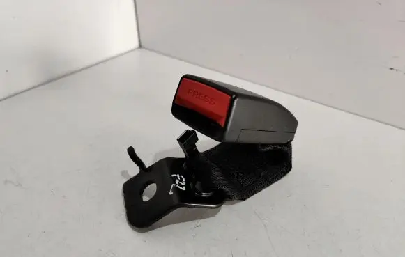 BMW 2 F22 F23 Rear seatbelt buckle 7266352