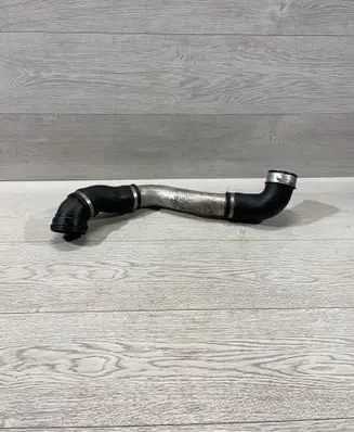 BMW 5 E60 E61 Intercooler hose/pipe 7798101