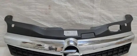 Front bumper upper radiator grill