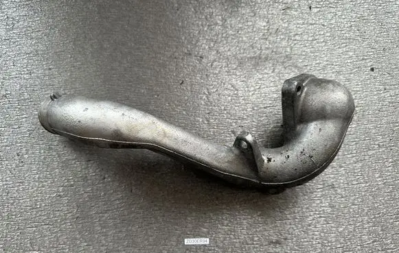 Nissan Patrol Y61 Engine coolant pipe/hose 13048VC101