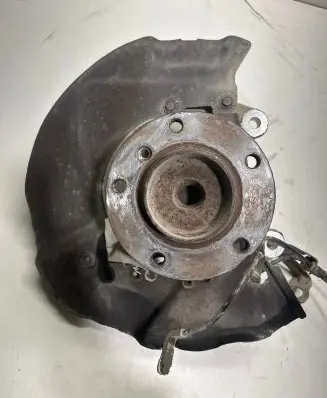 BMW 5 E60 E61 Front wheel hub