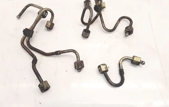 Fuel injector supply line/pipe