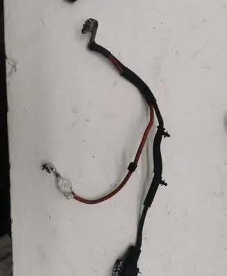 Volkswagen PASSAT B8 Positive cable (battery)