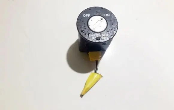 Hyundai i10 Passenger airbag on/off switch 