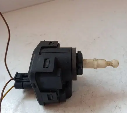 Opel Omega B1 Headlight level adjustment motor 00728230
