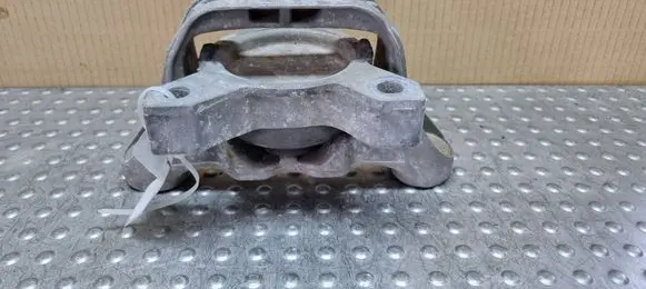 Ford Focus Engine mount bracket 7140300017