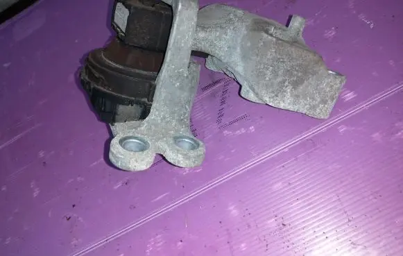 Nissan Qashqai Engine mount bracket 1121148A0A