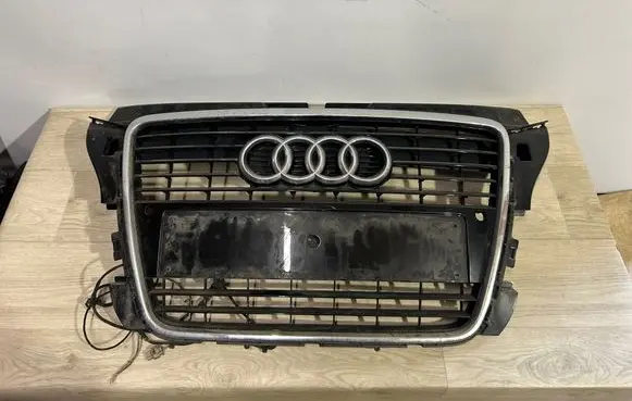 Audi A3 S3 8P Front bumper upper radiator grill 8P0853037 AU35XPA
