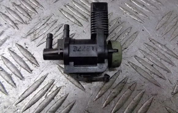 Volkswagen PASSAT B6 Valve vacuum 1K0906283A