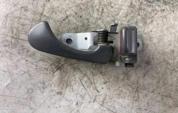 Mitsubishi Pajero Sport I Rear door interior handle