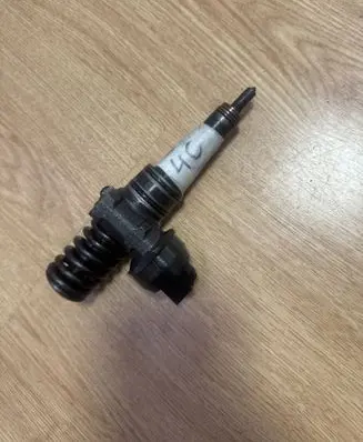 Volkswagen Caddy Fuel injector 038130073BN 0414720313