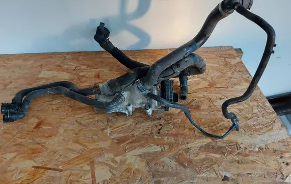 Volkswagen Golf VII Water pump 05E121117C