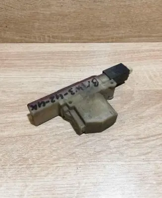 BMW 3 E30 Central locking motor 1373184 Uit
