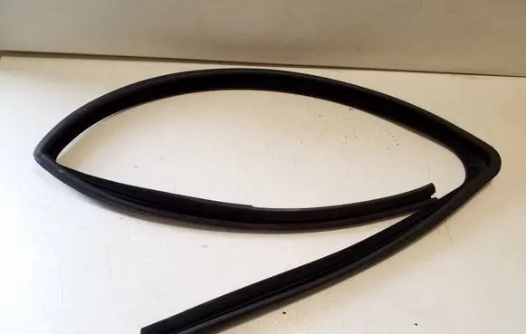 Mercedes-Benz Vito Viano W447 Rubber seal front door window/glass A4477200017