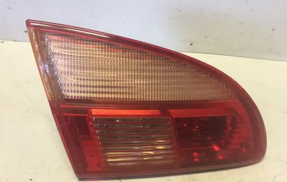 Toyota Avensis T220 Tailgate rear/tail lights 89022026