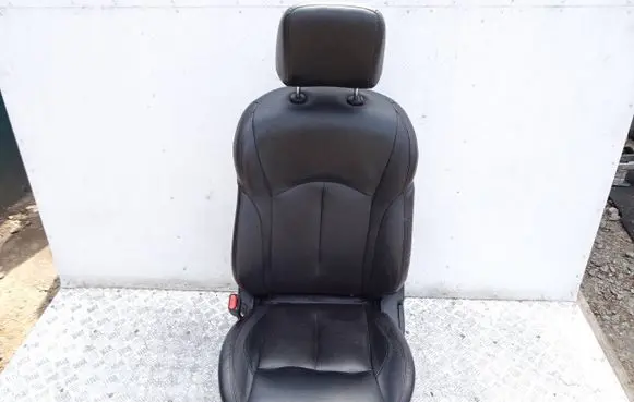 Alfa Romeo Giulietta Front passenger seat 