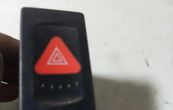 Volkswagen PASSAT B5 Hazard warning light relay 3B0953235D