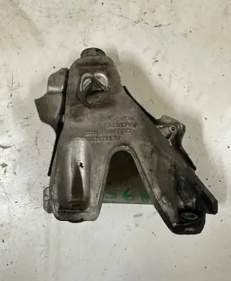 BMW 4 F36 Gran coupe Gearbox mounting bracket 185747