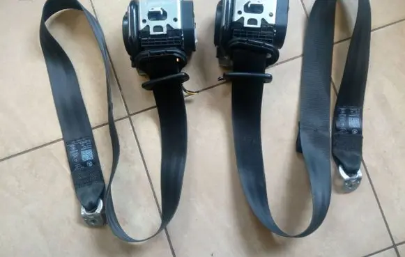 Skoda Yeti (5L) Front seatbelt 5L0857702A NE68137