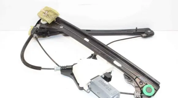 Volkswagen PASSAT B8 Front door electric window regulator 3G0837461B